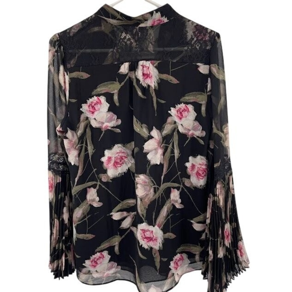 White‎ House Black Market Black Sheer Lace Floral Blouse Bell Sleeve Size 8 - Picture 8 of 8